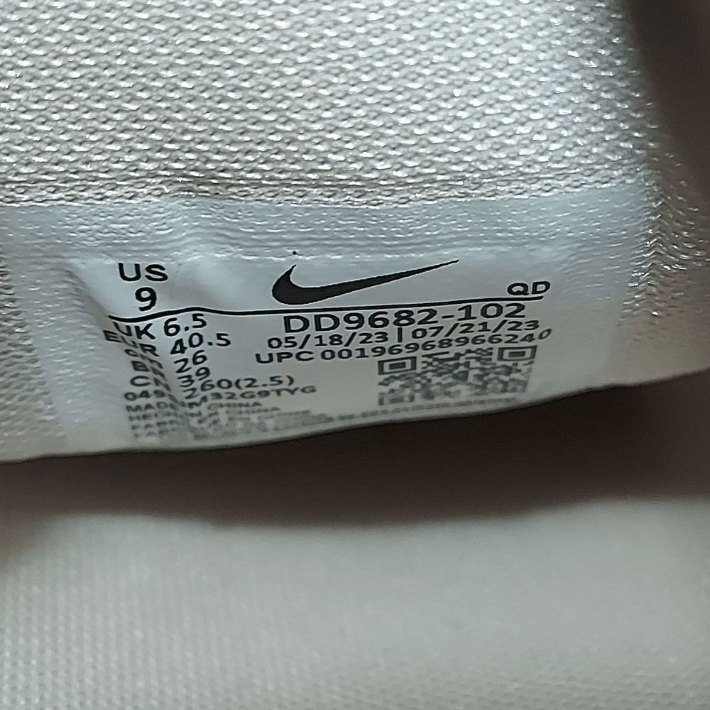 Nike TC 7900 Shoes Sail Light Orewood Taupe DD9682-102 Women's Size 9 - Picture 7 of 7